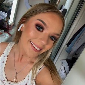 Meet your Posher, Amelia